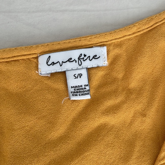 ❌SOLD❌ Yellow wrap blouse top - Picture 3 of 4